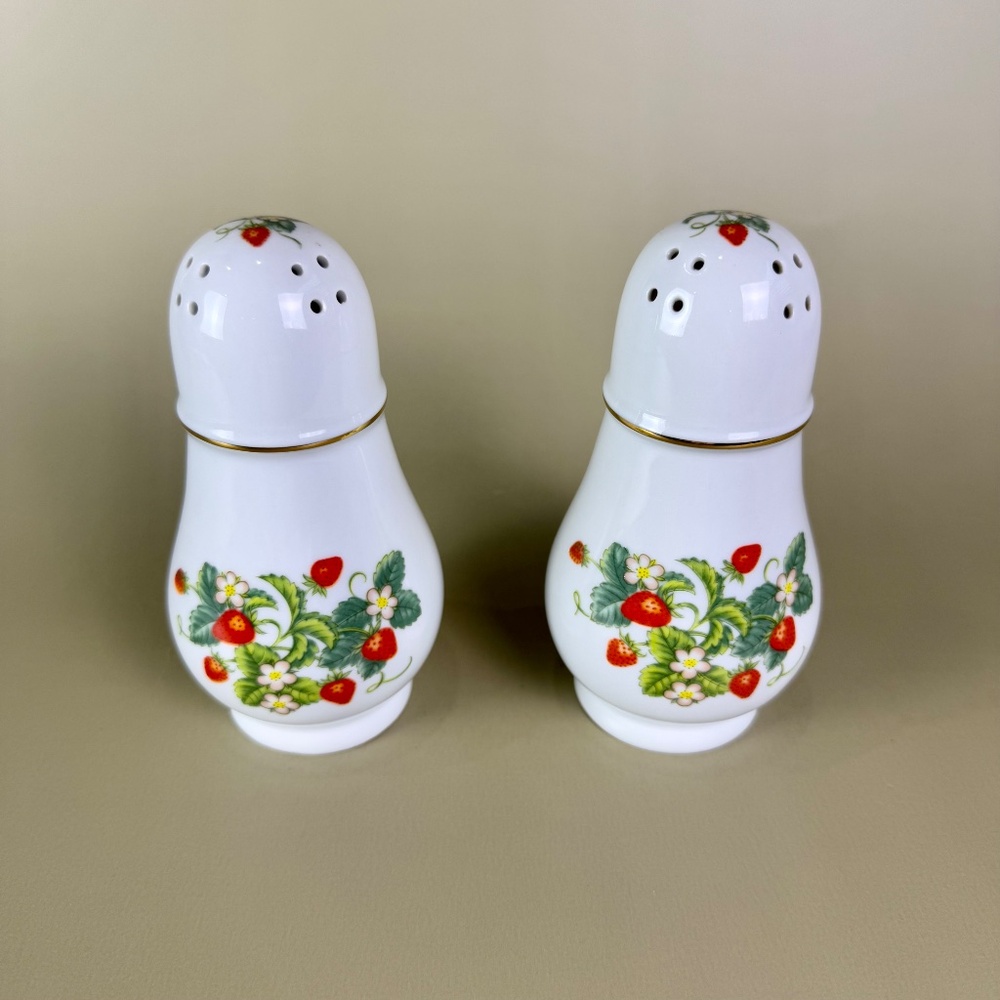 Vintage Avon Strawberry Porcelain Shaker with 22K Gold Trim – Set of 2